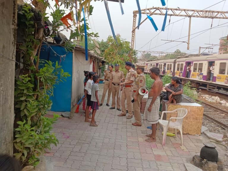 खबरदार ! रेल्वे गाड्यांवर रंगाचे फुगे मारल्यास पोलिसांकडून होणार सक्त कारवाई…