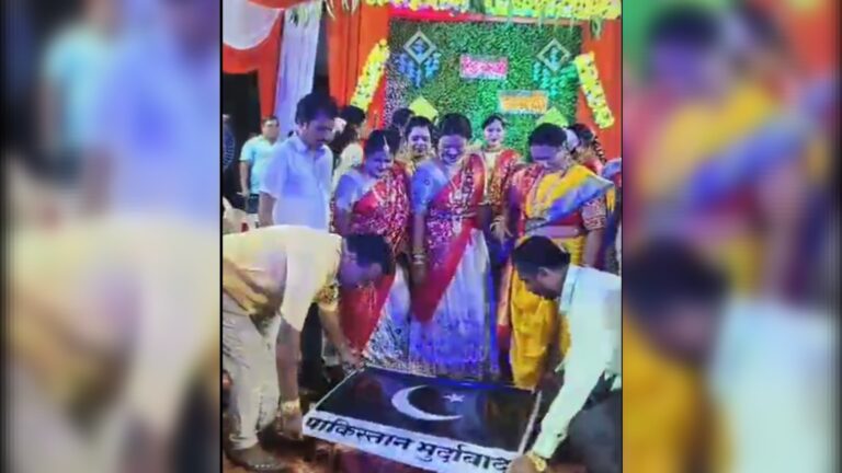 पाकिस्तानी झेंडा पायदळी तुडवून वधूसह वऱ्हाडींनी केला निषेध