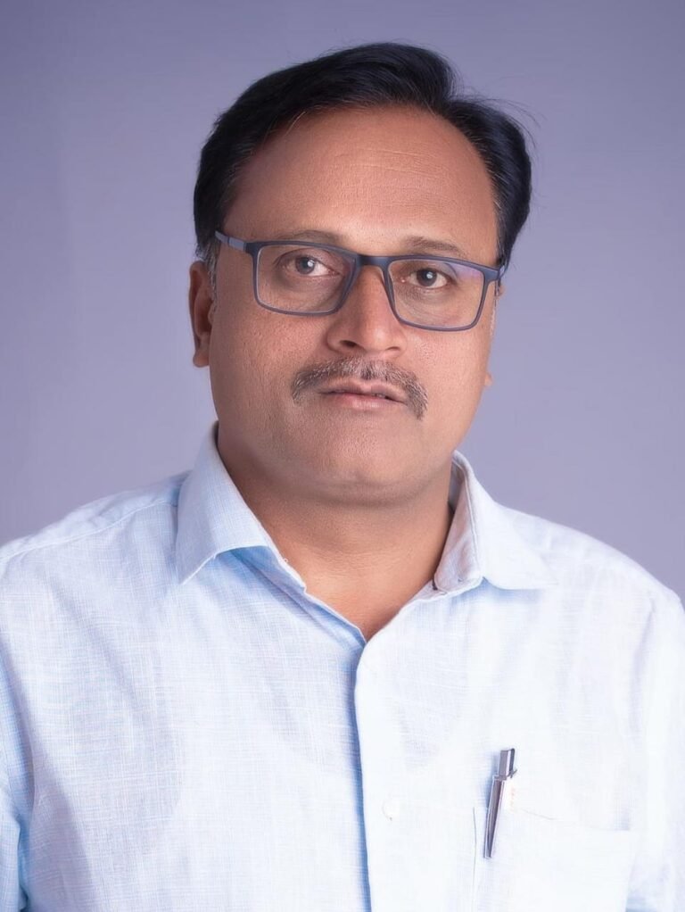 व्यावसायिक अभ्यासक्रमांसाठी कोणत्याही संस्था-महाविद्यालयांनी अतिरीक्त फी मागितली तर तक्रार करा