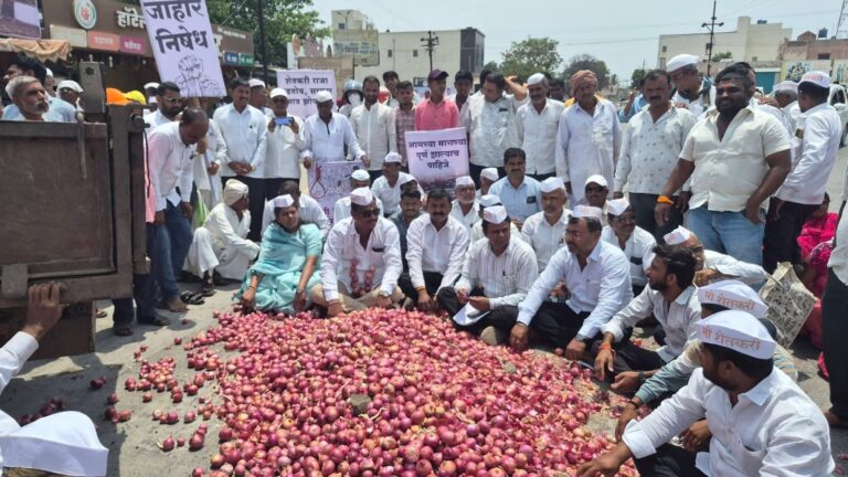 टाकळी ढोकेश्वर येथे कांदाप्रश्नी रविंद्र राजदेव आक्रमक